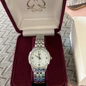 Elegant Silver Quartz Women's Watch
